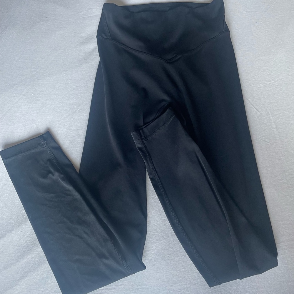 Breezethrough high rise legging. 25in size 6